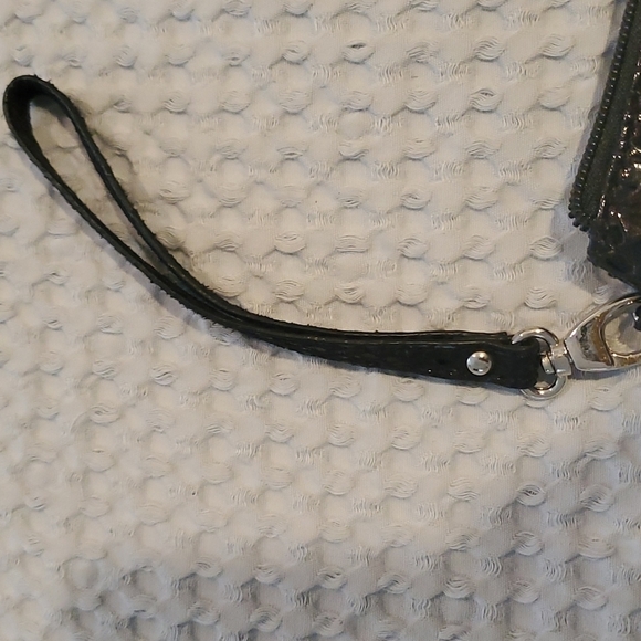 𝅺Adorable Black Shimmery Wrislet - Picture 6 of 6